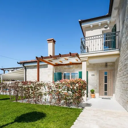 Marta Villa